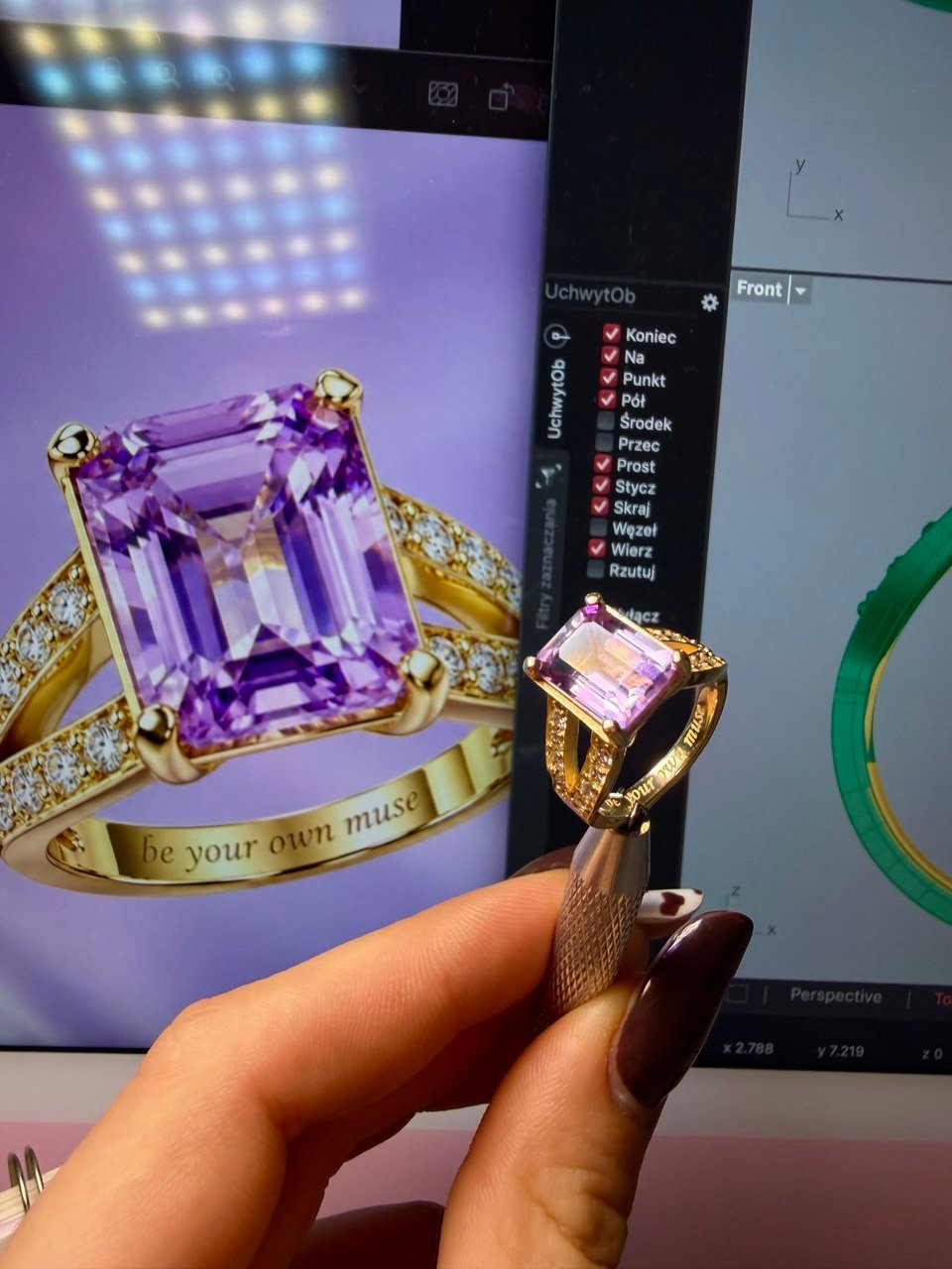 Gotowy pierścionek Muse Ring ze złota 585 z ametystem przed projektem 3D